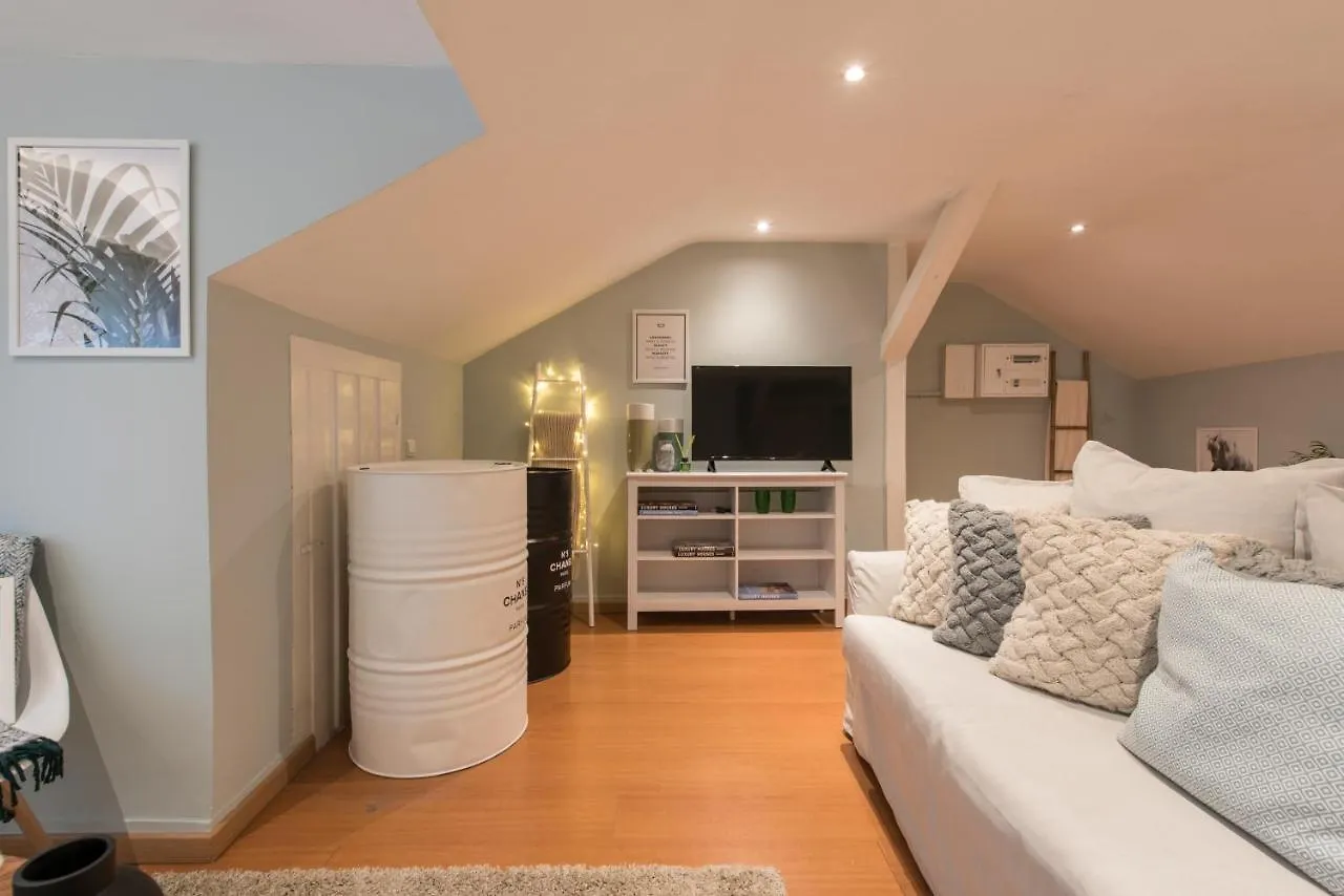 Lisbon Apartment Bairro Alto 4